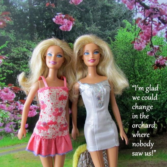 BARBIE DOLLS + 4 DRESSES, VINTAGE COAT & JACKET+ 2 PAIRS SHOES, 2 BLONDES MATTEL - Picture 12 of 12